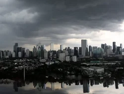 Cuaca Diprediksi Berawan Tebal Hingga Hujan Ringan