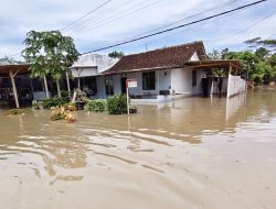 Air Sungai Meluap Ratusan KK di Sampang Jatim Terendam, Titik Banjir Meluas ke 3 Desa