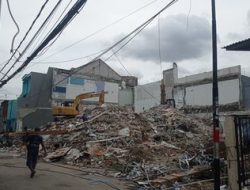Rumah Ahmad Sahroni Dibongkar Usai Penjarahan
