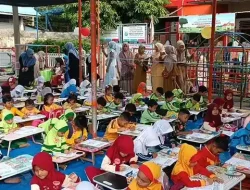 Bunda PAUD Pidie Antar Bantuan Kemendikdasmen RI SD Terdampak Banjir