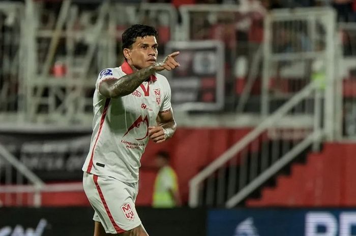 Penyerang Malut United