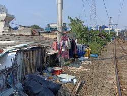 Potret Pemukiman Liar di Jakarta Warga Hidup Satu Meter dari Lintasan Rel