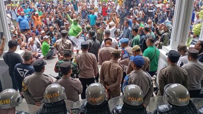 Protes Penghapusan Angkot