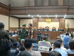 Jaksa Agung dan Panglima Diminta Jelaskan Kehadiran TNI di Ruang Sidang Nadiem