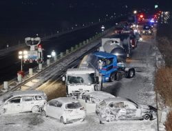 Hujan Salju Lebat Picu Tabrakan Beruntun 100 Kendaraan di AS