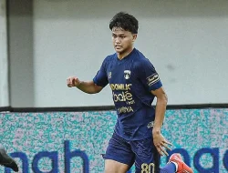 Kronologi Hokky Caraka Jadi Kiper Dadakan dalam Laga Persib Vs Persita