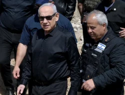 Momen Netanyahu Kunjungi Lokasi Serangan Terbaru Iran di Arad dan Dimona