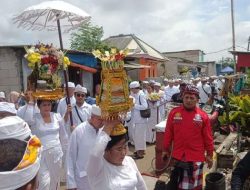 Jelang Nyepi Umat Hindu Jabodetabek Padati Pura Segara Cilincing untuk Upacara Melasti